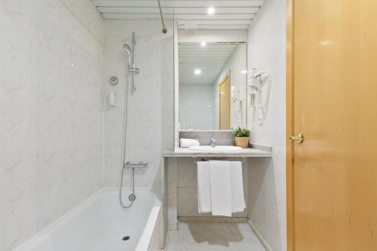 טראגונה Andreas Apartments מראה חיצוני תמונה